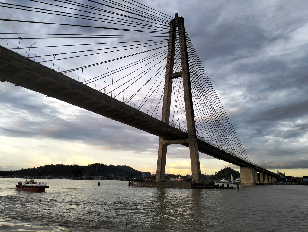 Jembatan Ahmad Amin Jematan yang melintang di Sungai Mahakam I Photo ; eastborneo.my.id