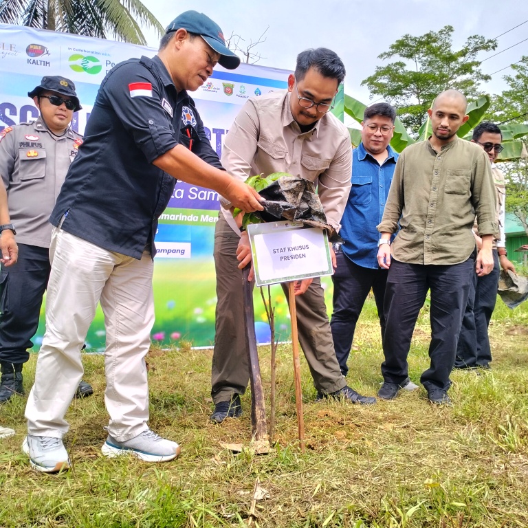 Menanam asa di jantung budaya. Simak bagaimana anak muda Gerbangtara dan sektor swasta berkolaborasi memulihkan ekosistem lewat aksi nyata di Pampang